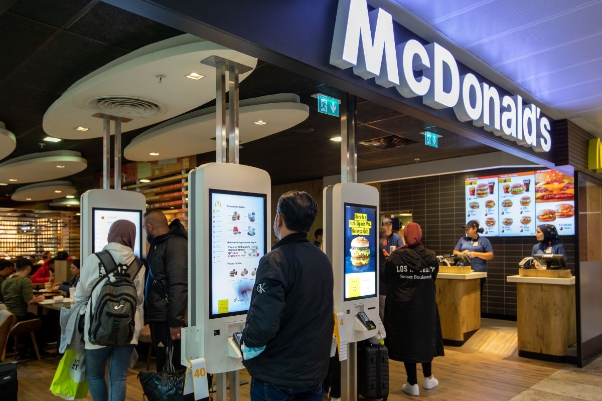 McDonald’s Türkiye’nin dijital sipariş ekranları ilk kez Sabiha Gökçen Havalimanı’nda!